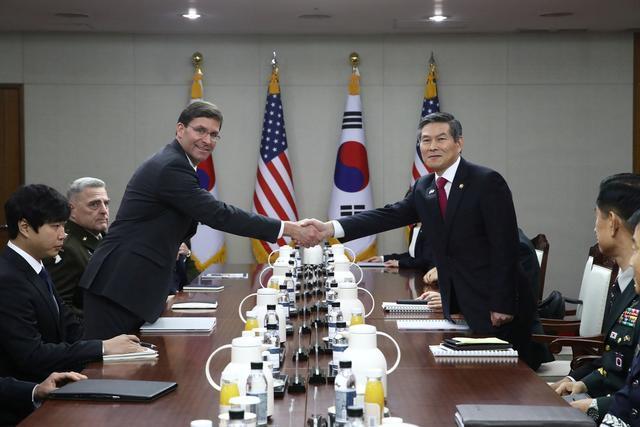 拒绝讹诈，美国下调驻韩美军军费至13亿美元，韩国依然不会接受！