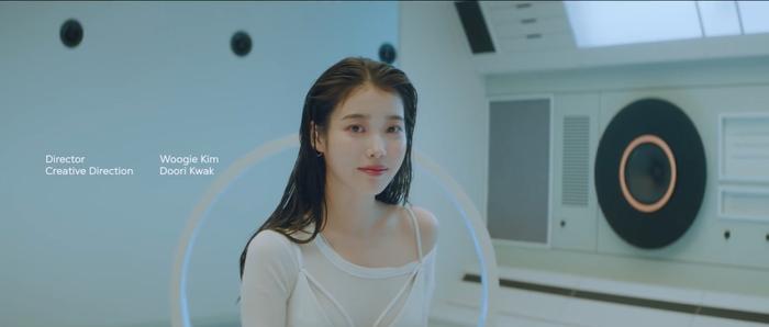 IU、闵玧其新曲深层含义，悼念雪莉、金钟铉，IU湿发造型怀念雪莉