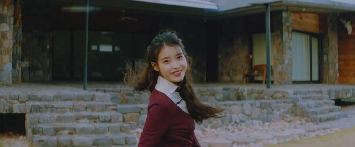 IU、闵玧其新曲深层含义，悼念雪莉、金钟铉，IU湿发造型怀念雪莉