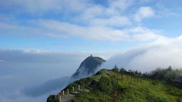 峨眉山：一山有四季，十里不同天