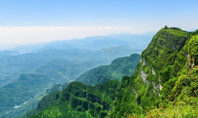 峨眉山：一山有四季，十里不同天