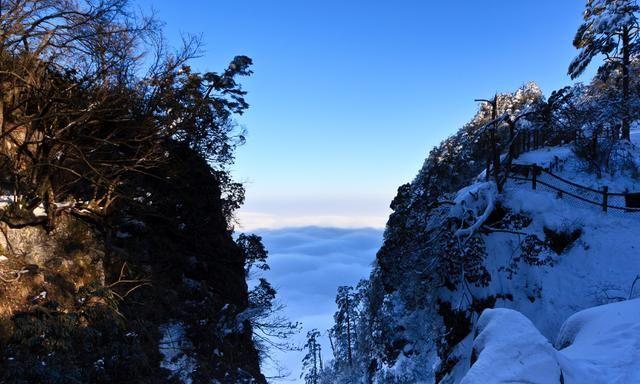 峨眉山：一山有四季，十里不同天