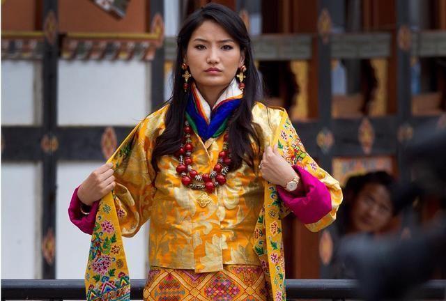 不丹王室美女如云！王母57岁生辰清纯赛少女
