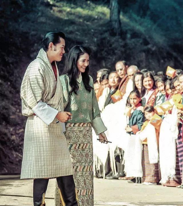 不丹王室美女如云！王母57岁生辰清纯赛少女