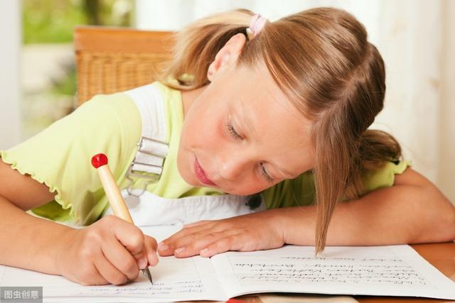老师提醒孩子写作业，家长回复：小孩睡了，老师：开学来退学费
