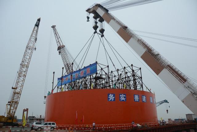 安徽正打造的一座长江大桥，是公铁两用斜拉桥，预计2020年建成