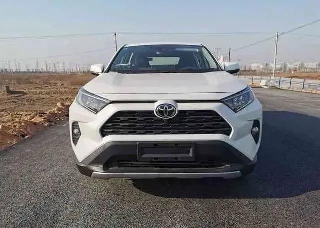 21.8万喜提丰田RAV4荣放，刚开两个月车主表示：有点失望！