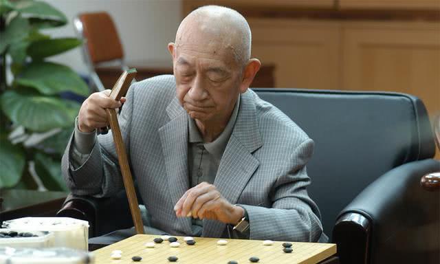 近代围棋吴清源首屈一指，中国的聂卫平相比韩国李昌镐，谁厉害？