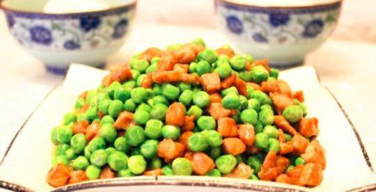 美食精选:芝心紫薯球,拌黑木耳苦瓜,牛奶小方,青豌豆嫩肉丁