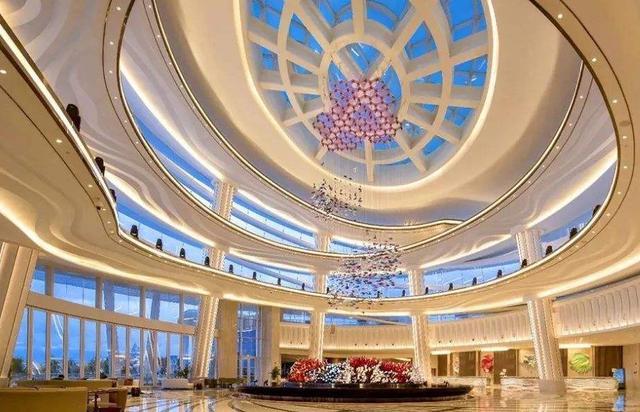 三亚最豪华的酒店，最贵的房间超10万，游客：贫穷限制了我的想象