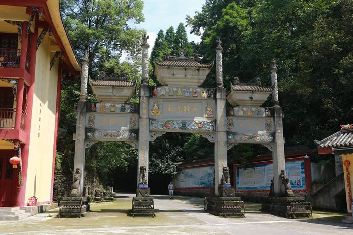 四川深山中的般若寺，至今已有600年历史，距都江堰半小时车程