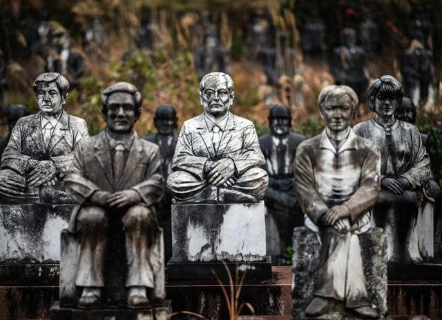 日本的“兵马俑”！花4亿打造800尊雕像，阴森恐怖晚上无人敢靠近