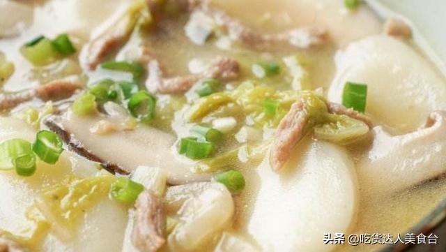 白菜肉丝年糕，适合夏季的清爽美味，油泼鱼鲜香爽口，肉质嫩滑