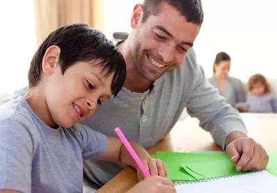 李玫瑾：爸爸爱妈妈，孩子更优秀！家庭幸福是教育孩子的第一步