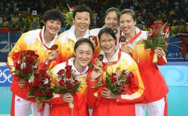 奥运冠军冯坤嫁给“泰国排球教父”生子，如今混血宝宝会三国语言