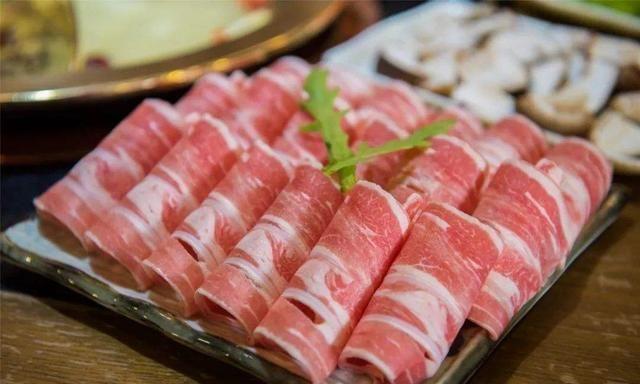吃火锅买羊肉卷要注意了，“这3种”是人工合成的，再便宜也别买