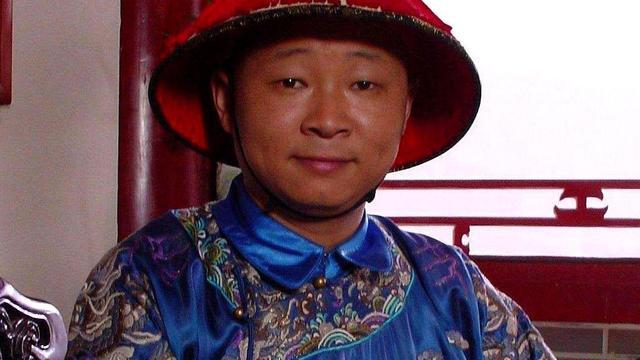 《康熙微服私访记》三德子赵亮拍新戏，身材发福，娇妻惹人羡