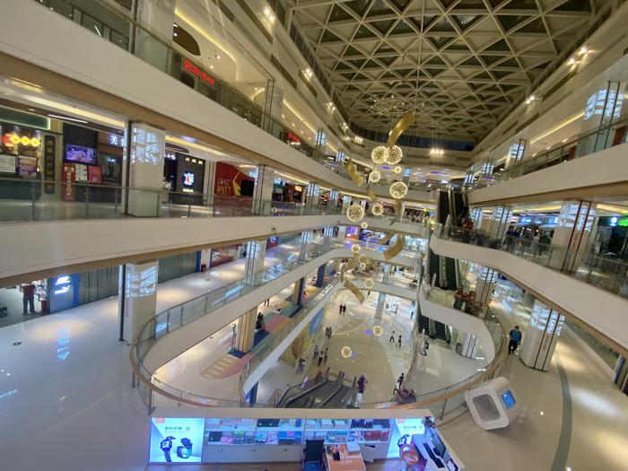郑州中原区最大的一个商场 看起来很是高端 但却是菜市场的消费