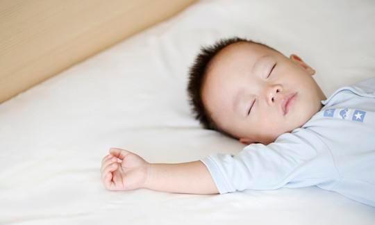 从小睡枕头和不睡枕头的孩子，有何区别？不谨慎处置危害可不小