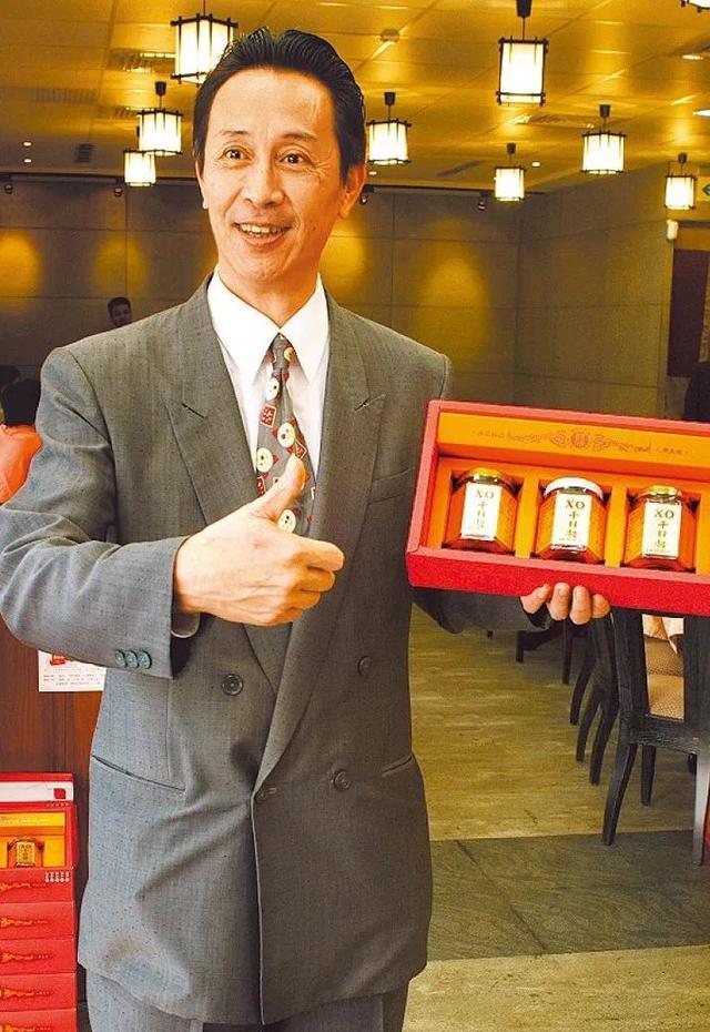 厉害！66岁前TVB星二代小生街头摆摊卖XO酱月入20万，至今单身