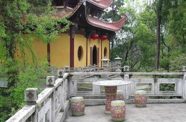 临汾一座寺院，传说有通往五台山隧道，建筑格局如迷宫般院中套院