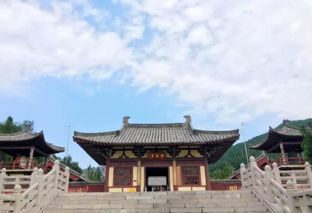 山东人气很旺的一座寺庙，是山东佛寺发祥地，历经千年历史