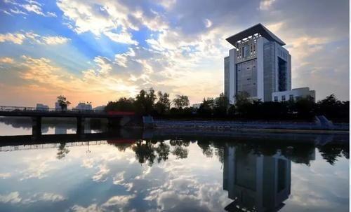 湖北省同城高校，江汉大学和湖北经济学院