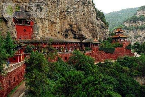 临汾一座寺院，传说有通往五台山隧道，建筑格局如迷宫般院中套院