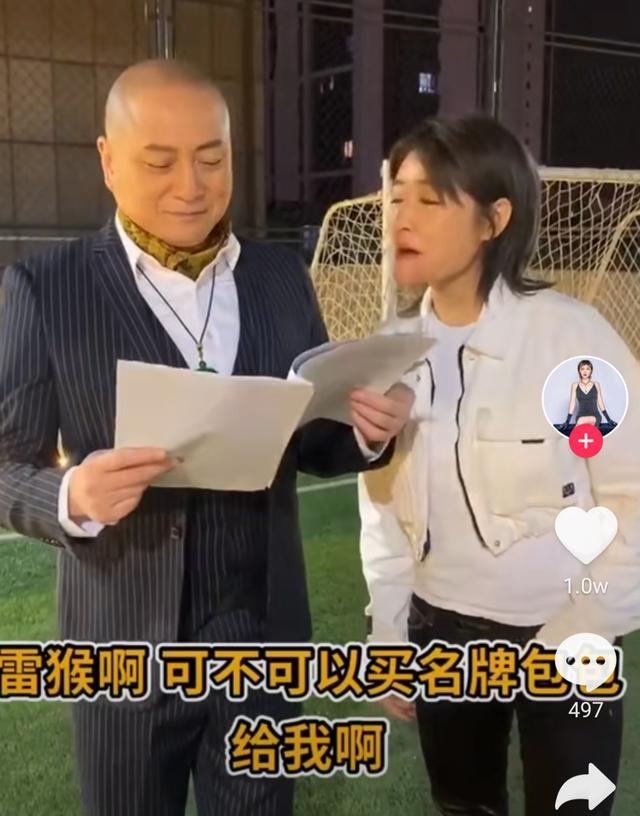 62岁汤镇业近况曝光，与喜剧人上演小剧场，为6孩子仍拍戏奔波