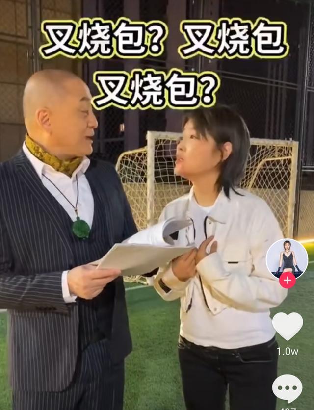 62岁汤镇业近况曝光，与喜剧人上演小剧场，为6孩子仍拍戏奔波