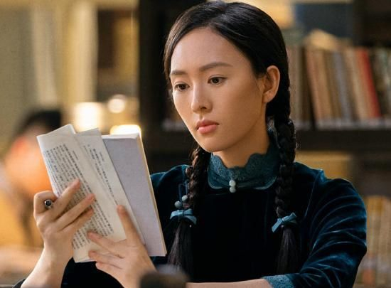 朱一龙民国造型帅炸了，女二比女主还要美