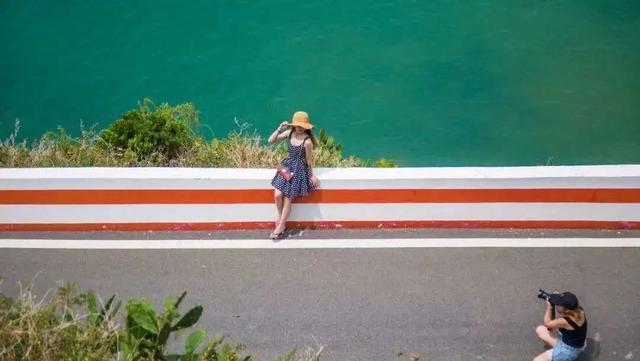 圣托里尼，被央视推上热搜的神仙小岛，夏日偶遇浪漫荧光海