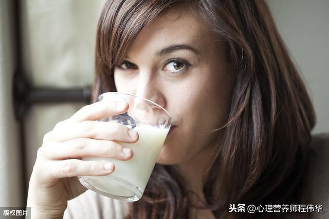 喝牛奶就拉肚子是乳糖不耐受吗？未必，这3种喝奶方式才健康