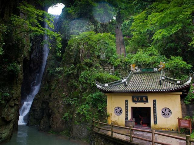 浙江被“遗忘”的古寺，建有全球最大弥勒佛像，深受帝王将相厚爱