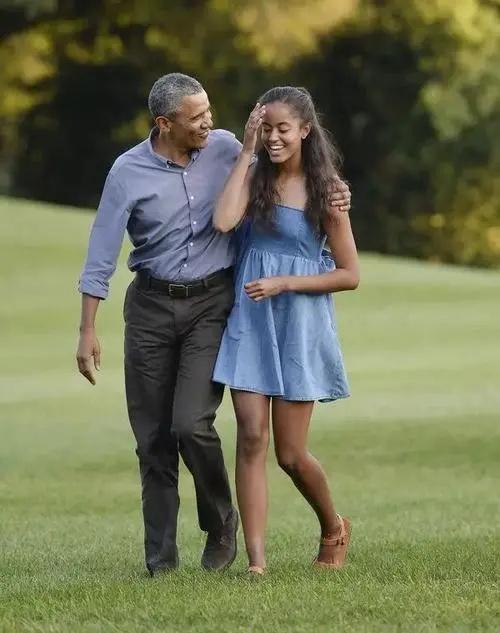 21岁大女儿虽是老烟枪，却是奥巴马的主心骨，老爸当总统她帮大忙