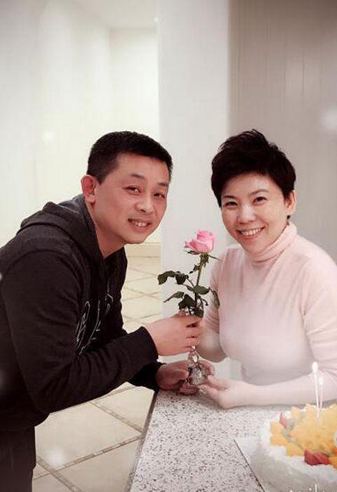 邓亚萍青春不再略显沧桑，她与老公的爱情故事好感人