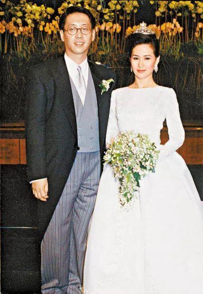 14岁蓝琼缨嫁36岁赌王何鸿燊，19年生4女1子，最终她是最大赢家吗