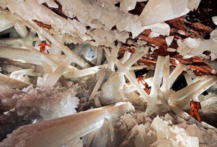 北美洲第一大沙漠，300米之下竟发现巨大水晶，竟多达上百根