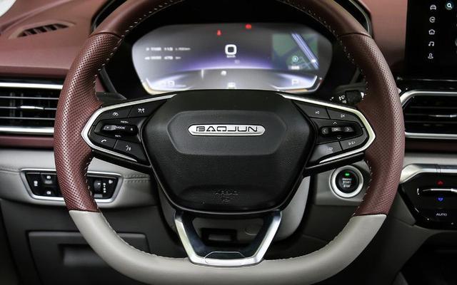 宝骏RS-5新车亮相，配悬浮式液晶显示屏，搭1.5T四缸+6速变速箱