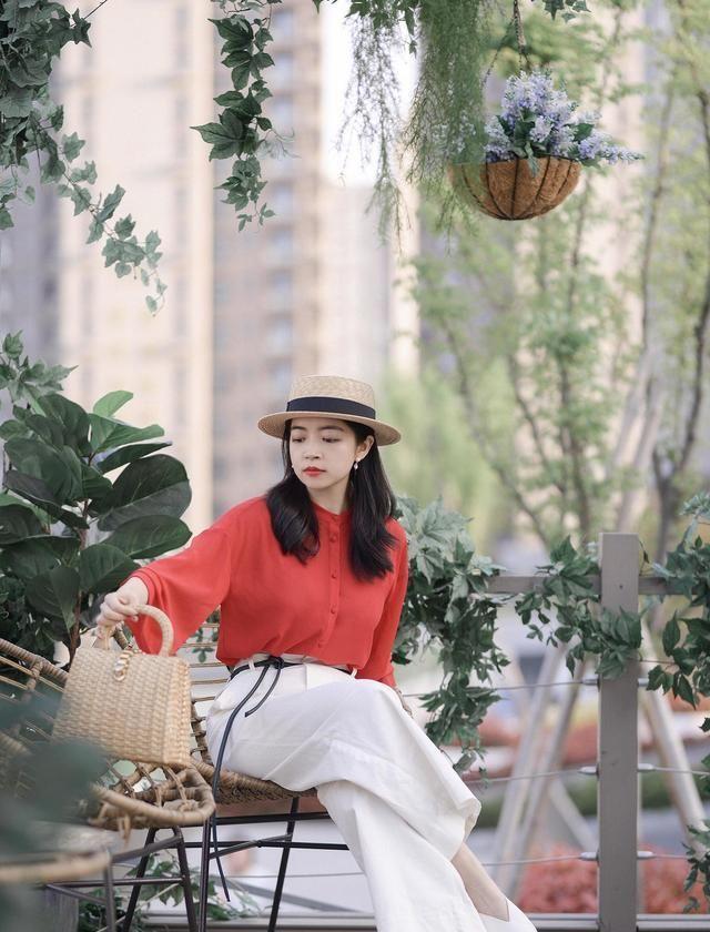 夏季红色衬衫怎么搭好看？三木时尚博主来做示范，好看又时髦