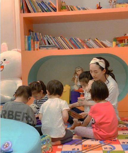 章子怡给女儿开派对，41岁成孩子王，曾自曝想要开幼儿园