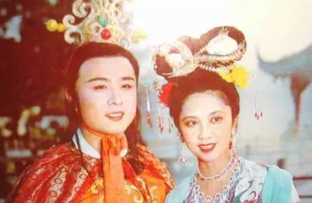 67岁女儿国国王朱琳，被传“假戏真做”、“为徐少华苦等22年”！
