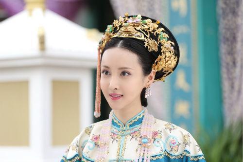 她是一名贵人，生下清朝最有权势的公主，姐姐是康熙最宠爱的妃子