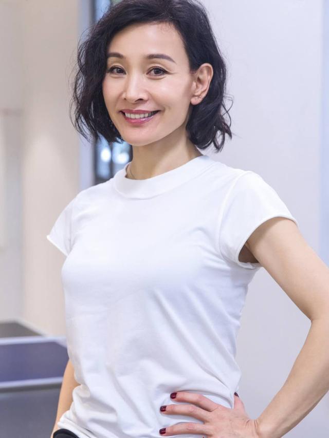 影后陈冲祝女儿哈佛毕业！女儿颜值混血感十足，拿到校内最高奖项