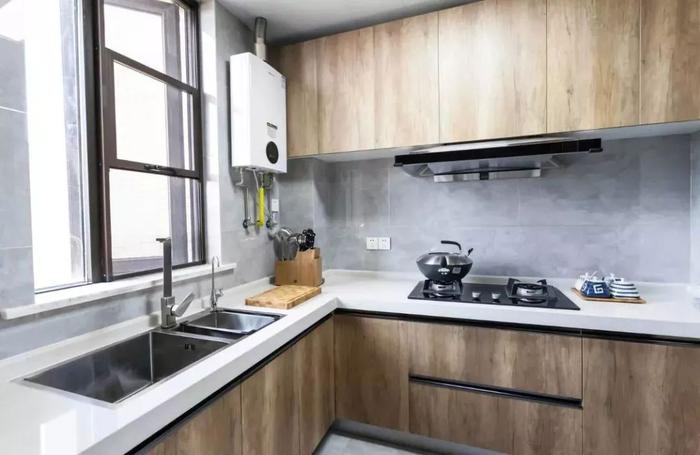 小户型厨房橱柜和墙地砖如何完美搭配