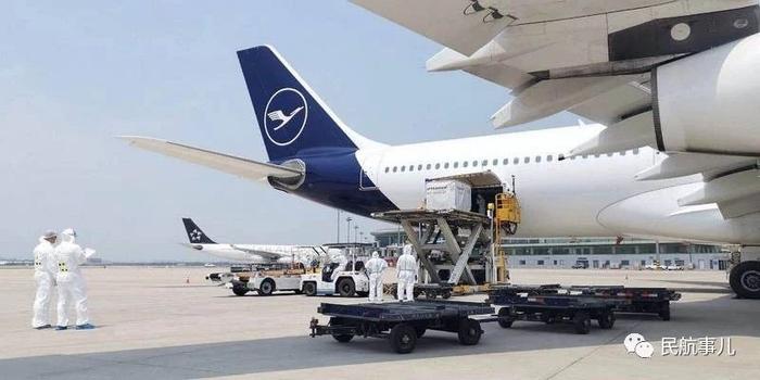 首个欧洲航空公司返华包机飞抵天津机场