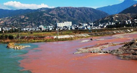 印度这地区下了“血雨”，持续时间达2个月，这是灾难的预兆吗？