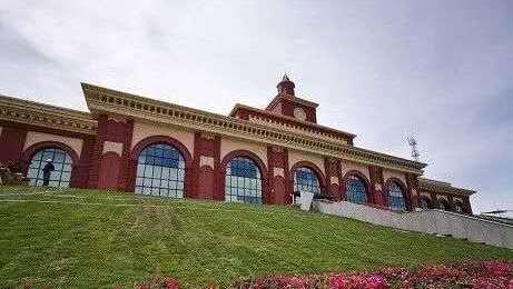 新疆最后一座开通的地州首府城市火车站——塔城站