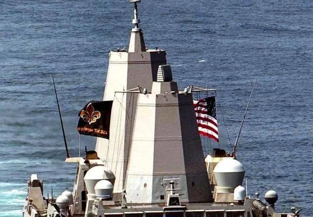 美军“两栖坞登”突然窜航东海，距领海70海里，高调升起星条旗