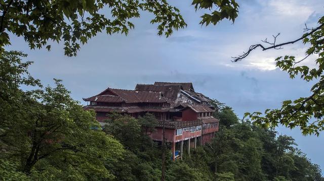 夏天你应该待在峨眉山的哪里？